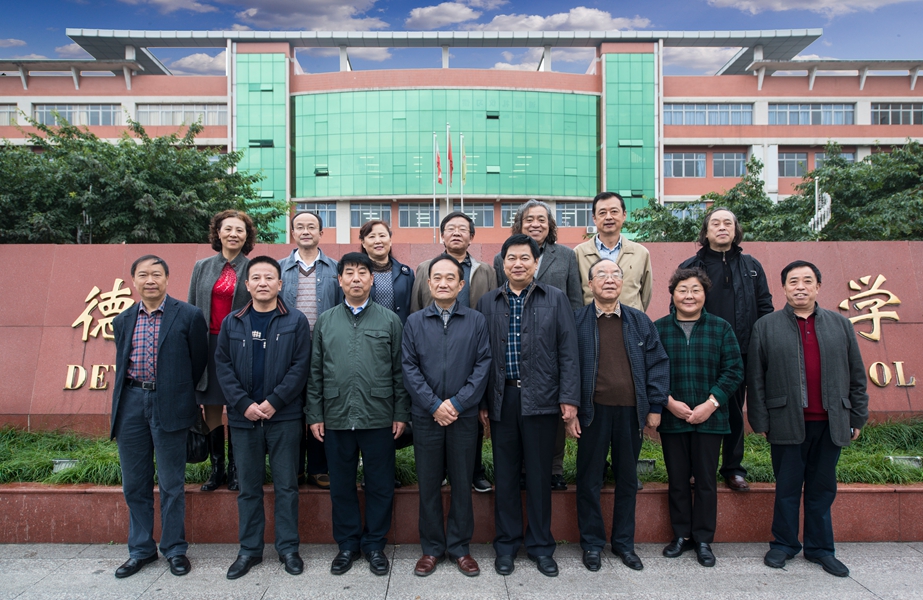 1447314966406690.jpg 省政協領導在德陽考察全體成員合影.jpg