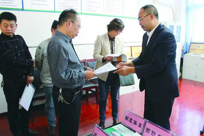 1512610730980774.jpg 省教育廳總督學傅明到中江職中進行安全督查.jpg