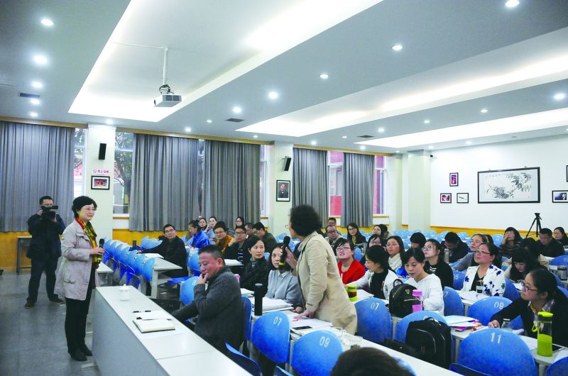 1512611655545528.jpg 德外助力教師專業成長.JPG