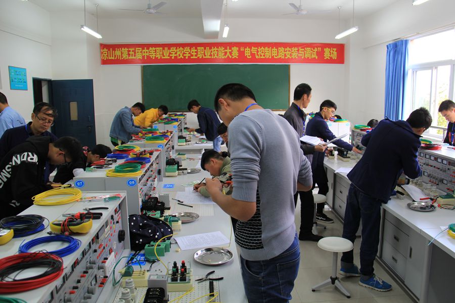 1522206403182522.jpg 學生技能風采2_副本.jpg