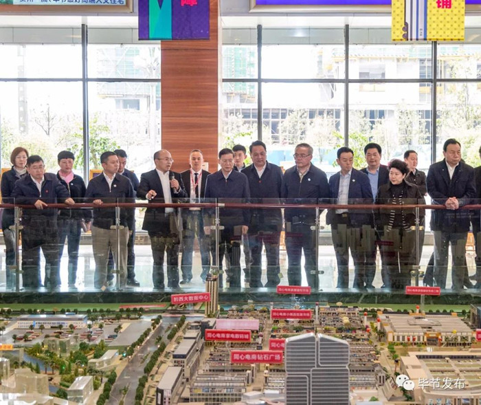 1524791496546032.jpg 在黔西縣同心商貿城調研.jpg