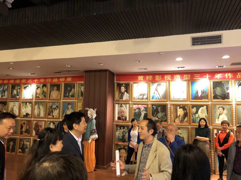 1524795090440176.jpg 蘇華參觀四川傳媒學院的省重點影視文化產業項目基地_副本.jpg