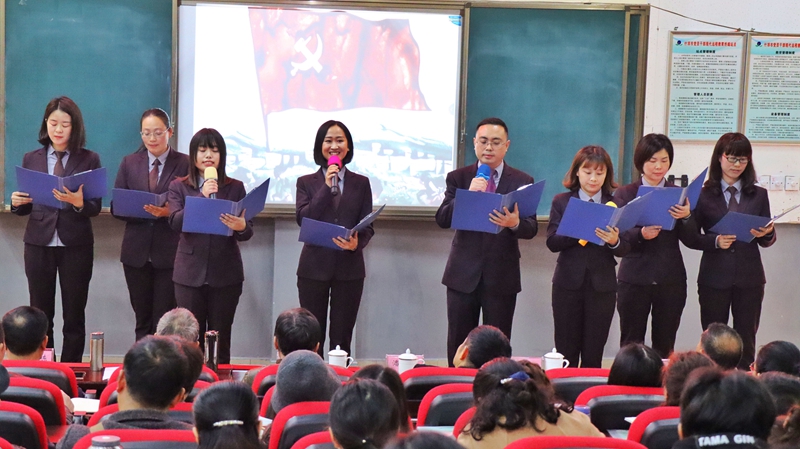 1544685862810869.jpg 德陽市校園文學社團建設經驗交流暨2018年年會召開.jpg