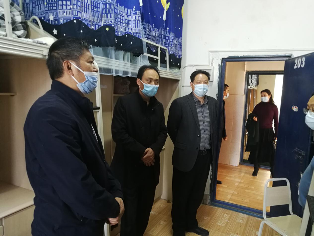 1586394884904712.jpg 涼山州教體科局領導到西昌職校檢查指導開學返校復學工作.jpg