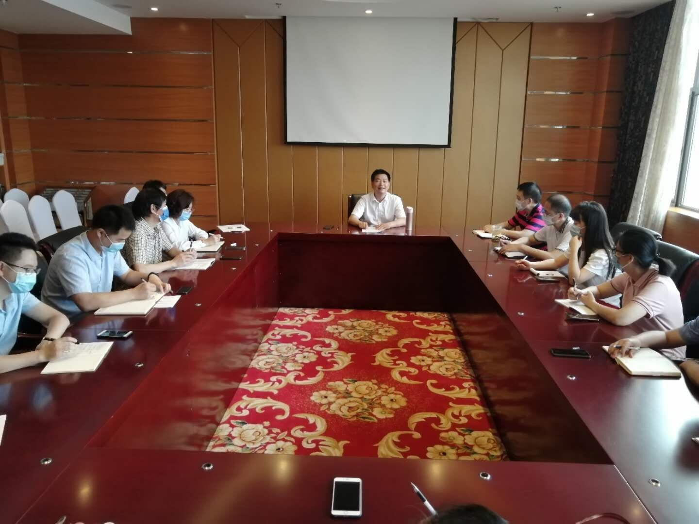 1591950145867601.jpg 四川現代教育集團召開會議傳達學習全國兩會精神.jpg